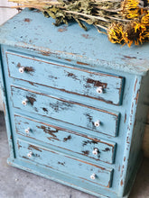 Load image into Gallery viewer, Adorable Vintage Wood Hamper