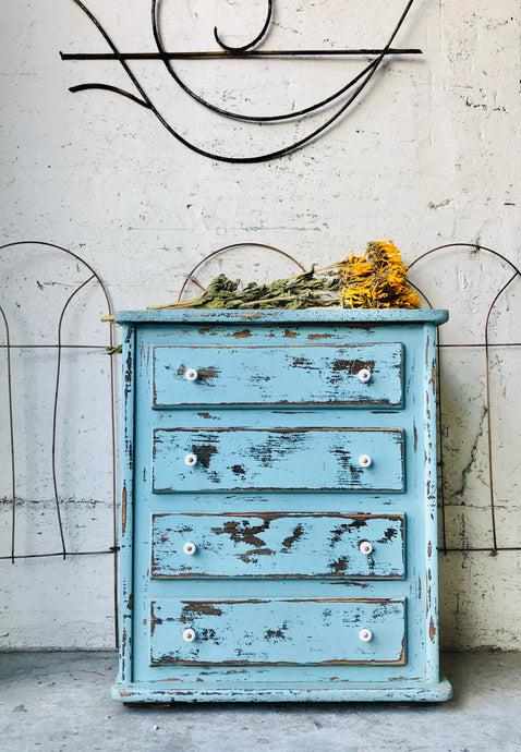 Adorable Vintage Wood Hamper