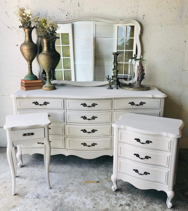 Classy Vintage French Provincial Bedroom Set (3pc)