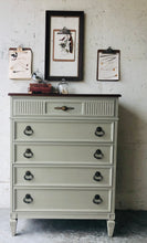 Load image into Gallery viewer, Vintage Dixie Heritage Bedroom Set (3pc)