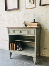 Load image into Gallery viewer, Vintage Dixie Heritage Bedroom Set (3pc)