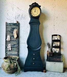 Unique & Moody Modern Mora Clock