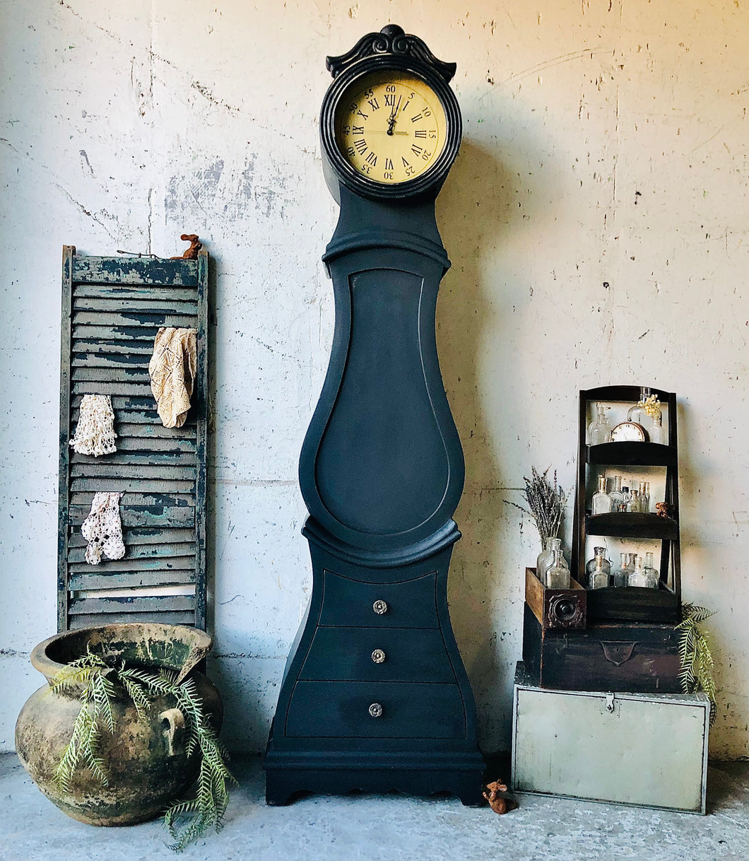 Unique & Moody Modern Mora Clock