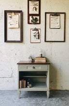 Load image into Gallery viewer, Vintage Dixie Heritage Bedroom Set (3pc)