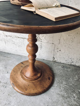 Load image into Gallery viewer, Pretty Round Accent Table