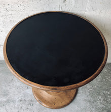 Load image into Gallery viewer, Pretty Round Accent Table