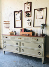 Load image into Gallery viewer, Vintage Dixie Heritage Bedroom Set (3pc)
