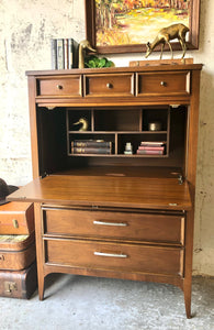 Beautiful Vintage MCM Bassett Chest of Drawers w/Secretary Desk