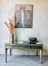 Load image into Gallery viewer, Pretty Mirrored Coffee Table