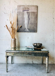 Pretty Mirrored Coffee Table