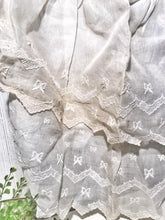 Load image into Gallery viewer, Cute shabby vintage apron