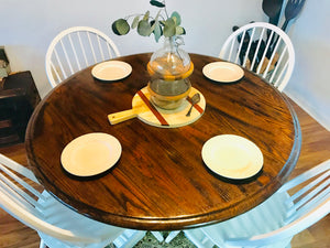 Beautiful Farmhouse Round Pedestal Table.