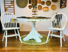 Load image into Gallery viewer, Beautiful Farmhouse Round Pedestal Table.