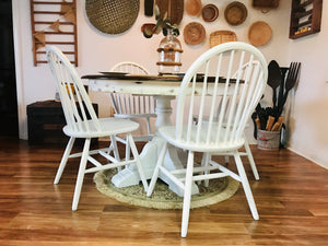 Beautiful Farmhouse Round Pedestal Table.