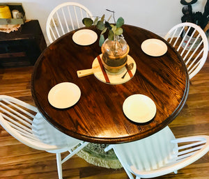 Beautiful Farmhouse Round Pedestal Table.