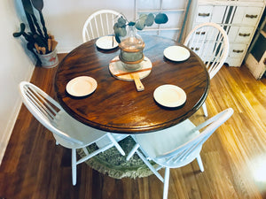 Beautiful Farmhouse Round Pedestal Table.