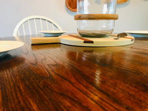 Beautiful Farmhouse Round Pedestal Table.