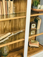 Load image into Gallery viewer, Awesome Vintage Display or China Cabinet