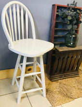 Load image into Gallery viewer, Perfect farmhouse counter stools (2)