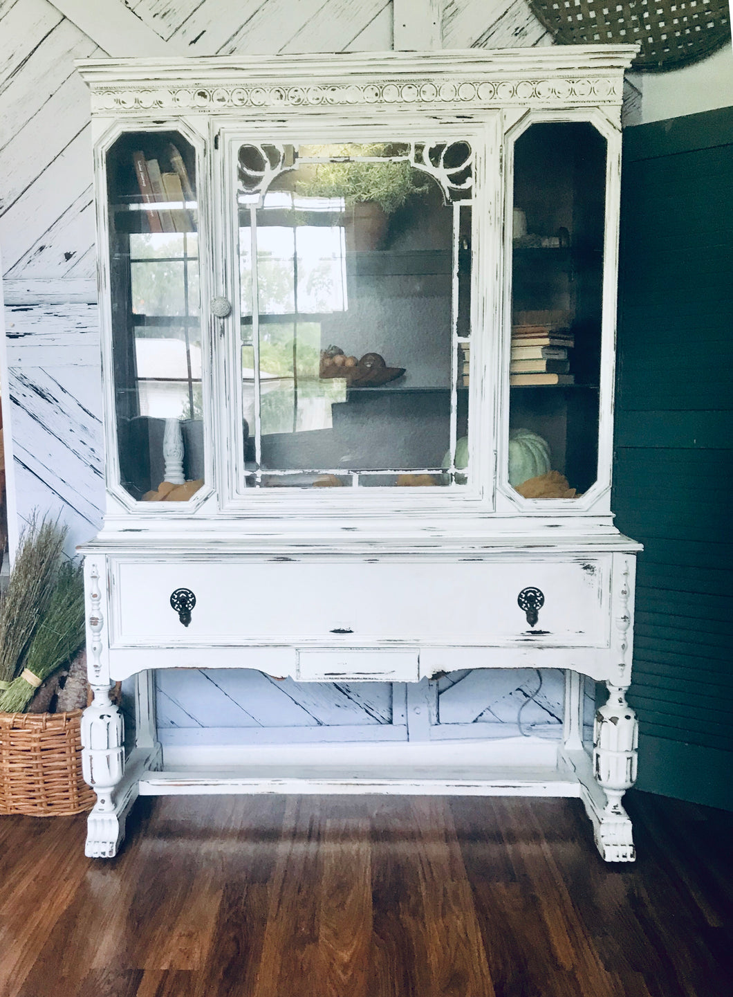 Gorgeous Ornate Antique Lighted China Cabinet