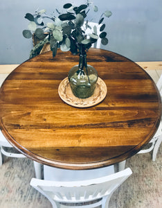 Gorgeous Farmhouse Round Table & Chairs