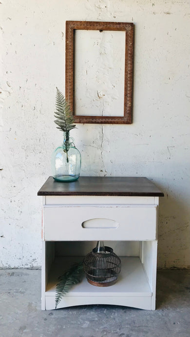 Cute Vintage Single End Table or Nightstand