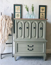 Load image into Gallery viewer, Stunning Vintage Dixie Bedroom Set (3pc)