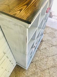 Adorable Farmhouse Cubby Shelf