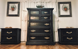 Stunning Onyx Black Bedroom Set