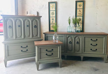 Load image into Gallery viewer, Stunning Vintage Dixie Bedroom Set (3pc)