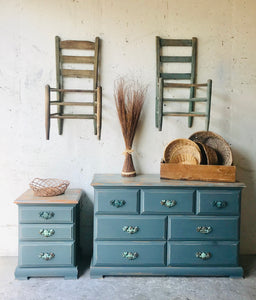 Pretty Coastal Dresser & Nightstand Set (2pc)