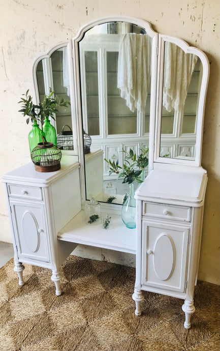 Gorgeous Vintage Shabby Chic Vanity