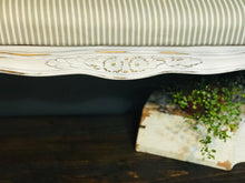 Load image into Gallery viewer, Elegant Farmhouse Upholstered Bench