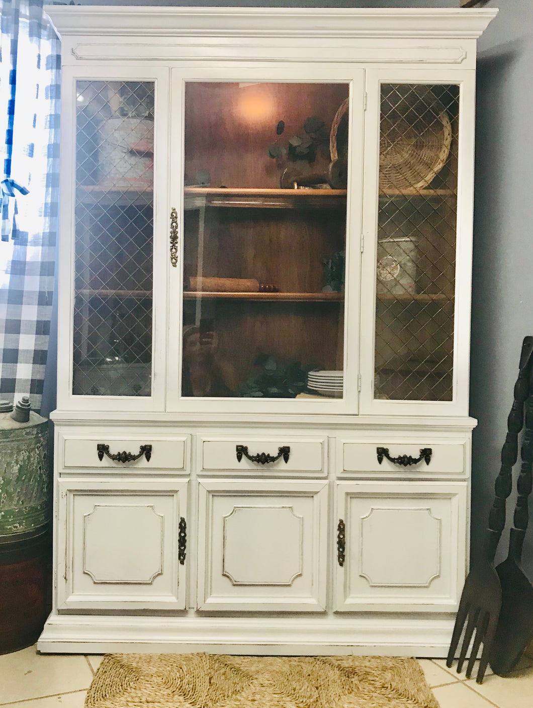 Beautiful Vintage Lighted China Cabinet