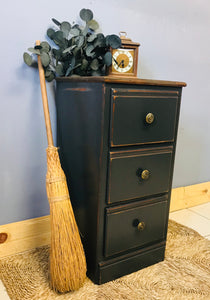 Classy Black Farmhouse Single End Table/Nightstand