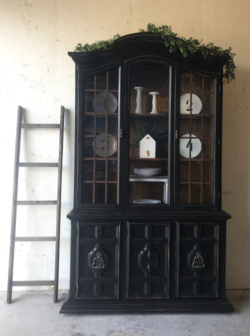 Stunning Vintage China Cabinet