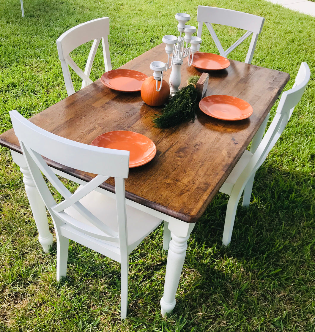 Perfect Farmhouse Table & Chairs