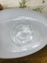 Load image into Gallery viewer, Pretty vintage dish