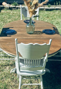 Round Pedestal Table w/4 Chairs