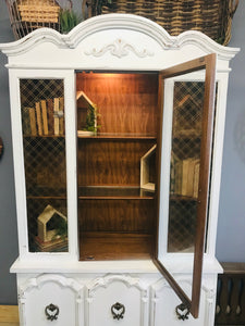 Pretty Vintage Lighted China Cabinet