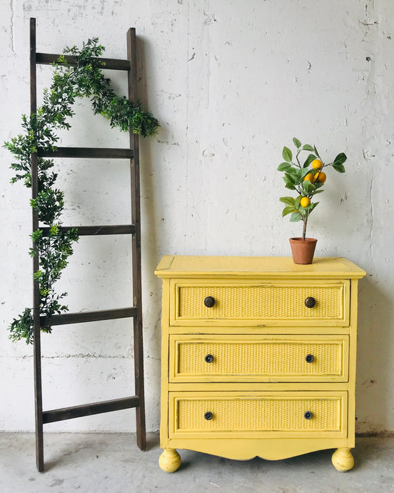 Shabby Little Chest of Drawers