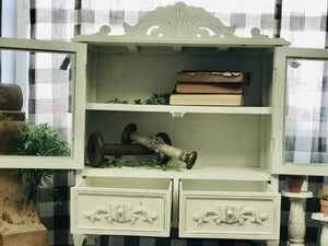 Darling Shabby Tabletop Curio Cabinet