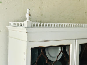 Beautiful Vintage China Cabinet