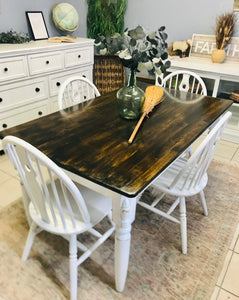 Perfect farmhouse table & chairs (4)