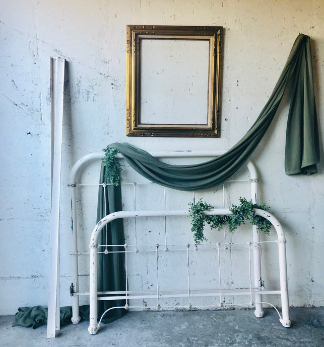 Vintage Chippy Metal Full Size Bed