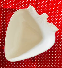 Load image into Gallery viewer, Ceramic Strawberry Bowls (2)