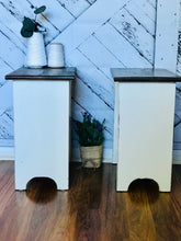 Load image into Gallery viewer, Adorable Vintage Magazine Rack End Table Set