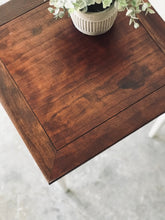 Load image into Gallery viewer, Cute Little Vintage End or Accent Table