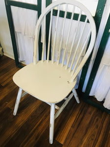 Fresh Farmhouse Table w/Bench & Chairs