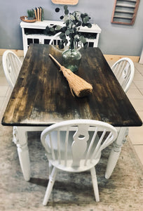 Perfect farmhouse table & chairs (4)